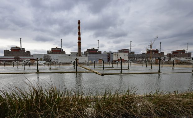 Centrala nucleară din Zaporojie, cucerită și controlată de ruși, oprește utilizarea de combustibil de producție americană