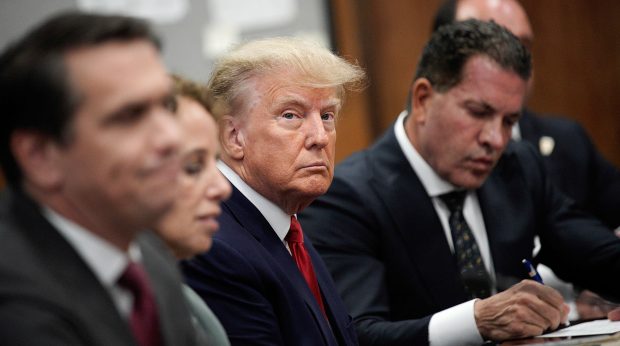 Ce dezvăluie rechizitoriul împotriva lui Trump: un caz greu de demonstrat, o acuzație surpriză și amănunte mai puțin cunoscute