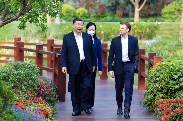 O întrebare care stârnește frisoane, rostită de o voce care nu se teme: „Ce dăm Chinei ca să o separăm de Rusia”