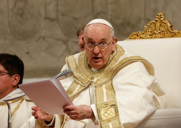 Papa Francisc a deplâns, la slujba de Înviere, indiferența din societate și „vântul rece al războiului”