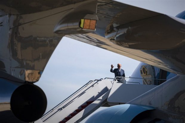 Amplă operațiune de securitate la Belfast înaintea sosirii lui Joe Biden, la o zi după violențele din Londonderry