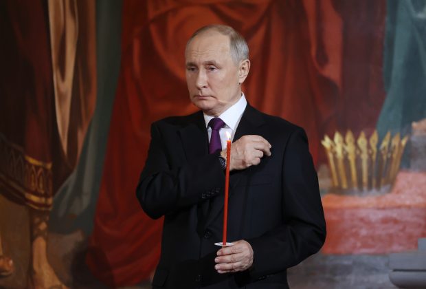 Vladimir Putin a participat la Slujba de Înviere la Catedrala Mântuitorului Hristos din Moscova