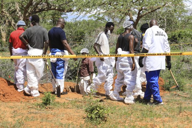 Un alt lider religios din Kenya a fost arestat pentru „ucidere în masă a adepților”, în ancheta privind cultul care îndeamnă la moarte