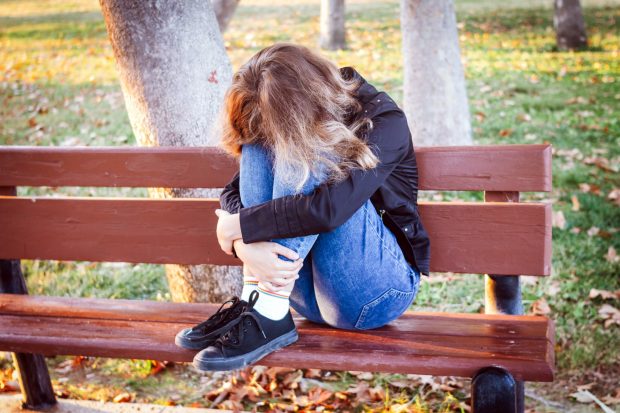 „O insultă totală”. Furie după ce un judecător a condamnat un bărbat care a violat o fetiță de 13 ani într-un parc din Scoția la muncă în folosul comunității