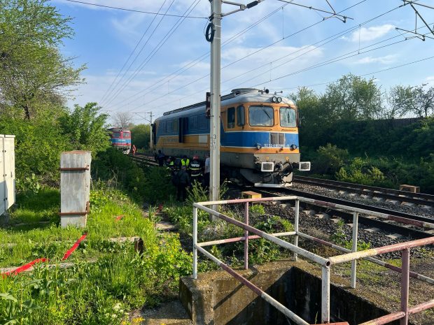 Locomotiva unui tren de marfă a luat foc, după ce a plecat din gara Brazi