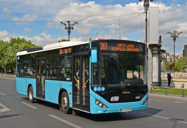 Zeci de linii de transport în comun din Bucureşti vor circula deviat în weekend