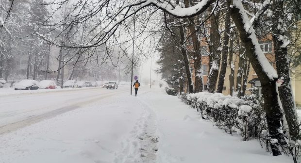 Cum de avem iarnă în aprilie? Un specialist în climă oferă explicații și cât de des se întâmplă