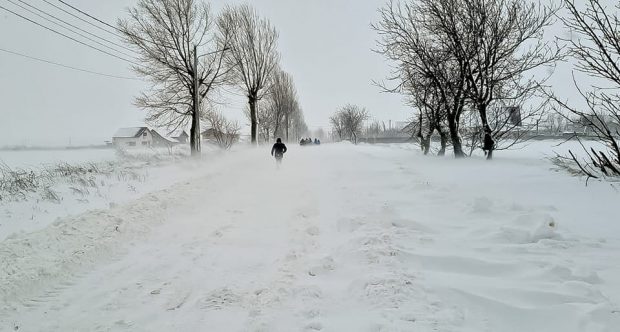 Școlile din Iași se închid joi din cauza viscolului. Elevii intră în vacanță cu o zi mai devreme