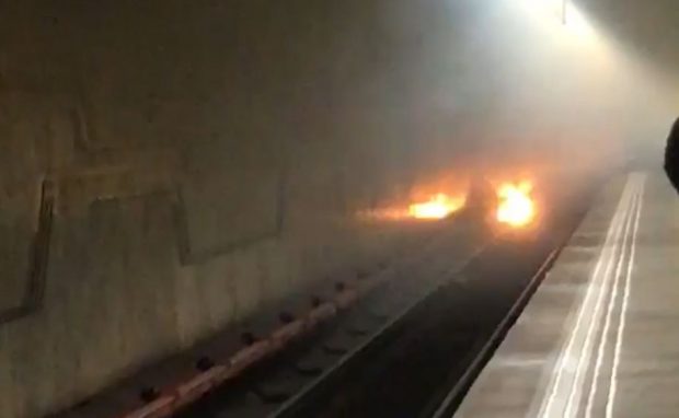 Degajare puternică de fum la staţia de metrou Costin Georgian. Călătorii au fost evacuaţi