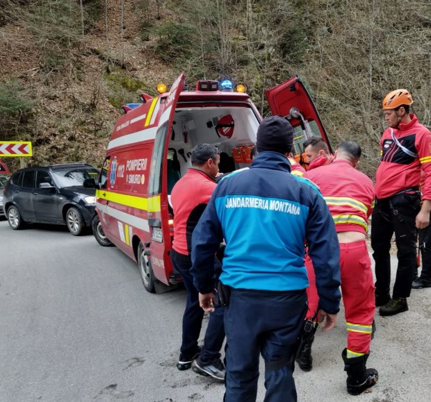 Un bărbat din Curtea de Argeş, recuperat de salvatori după ce a căzut în Canionul Valea lui Stan