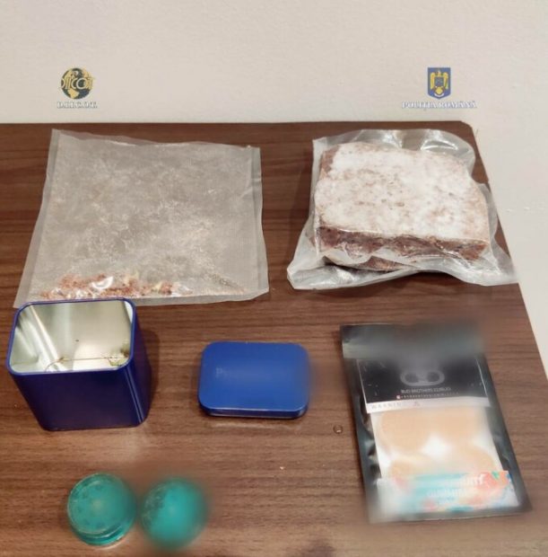 Bărbatul care s-a dus cu prăjituri cu marijuana la petrecerea unui afacerist din Râmnicu Vâlcea, condamnat cu suspendare