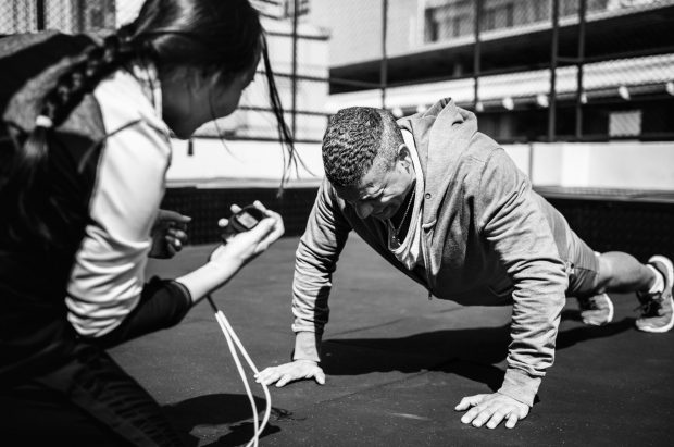 Recordul mondial la flotări a fost spulberat. Mii de exerciții într-o oră