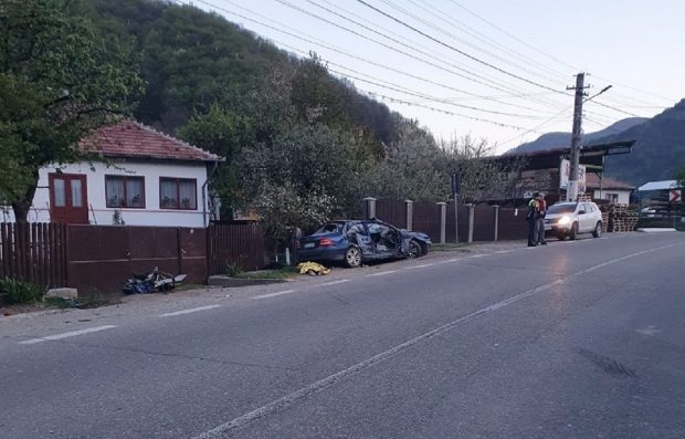Șoferul care a provocat accidentul mortal de la Nehoiașu e polițist și are 24 de ani. A fost reținut pentru 24 de ore