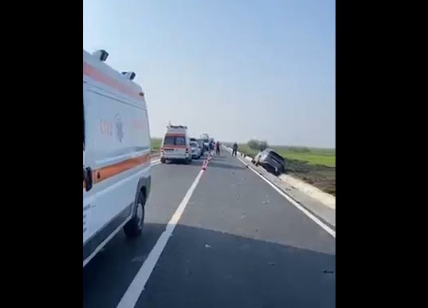 Accident cu șase victime după ce două mașini s-au ciocnit într-o intersecție a două drumuri județene din Prahova