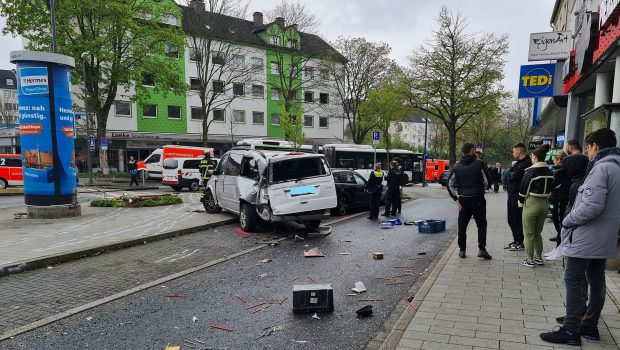 5 răniți și pagube de 250.000 de euro, după ce șoferul unui autobuz a leșinat la volan, la Dortmund