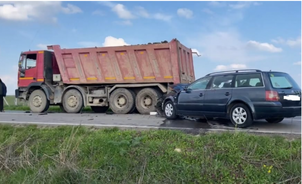 Accident grav în Timiș. O persoană a murit și alte trei, între care doi copii, au fost rănite