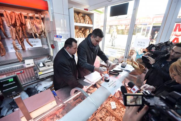 Amenzi de 240.000 de lei şi peste 350 kg de carne şi produse din carne confiscate, în Joia Mare