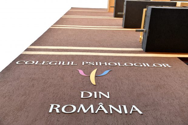 Asociația Psihologilor din România, reacție dură la adresa etichetării negative a persoanelor cu suferință mentală: ”Forme de violență emoțională la adresa persoanelor cu dificultăți de ordin psihologic”