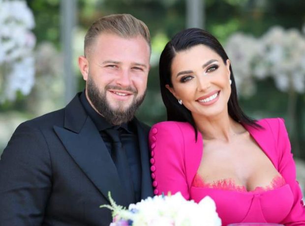Gestul făcut de Ilinca Vandici, după ce s-a spus că s-a despărțit de soțul ei. Andrei Neacșu a scris altor femei