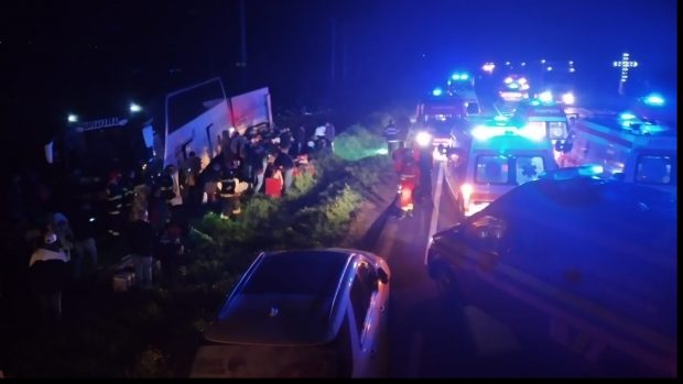 Opt victime, după ce un autocar a ieșit de pe șosea, la Pufești. A fost activat planul roșu de intervenție