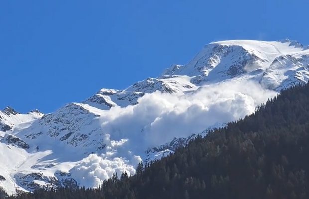 Imagini filmate cu uriașa avalanșă care a ucis șase oameni pe ghețarul Armancette, de lângă Mont Blanc: „Lungă de 1.600 m, pe o lățime de 500 m”