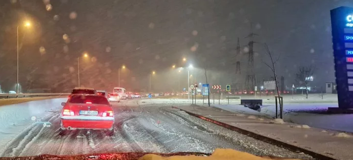 Toate drumurile din Botoșani și Iași, închise din cauza vremii nefavorabile. Măsura, în vigoare la ora 21.30
