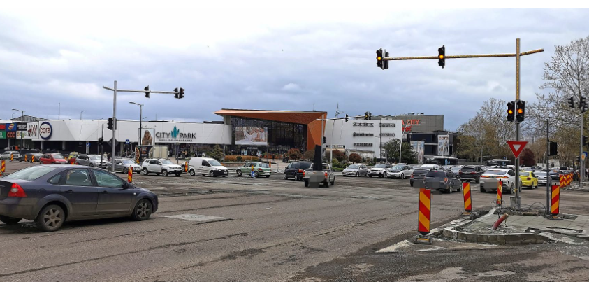 Un bărbat s-a supărat din cauza aglomerației dintr-o intersecție din Constanța și a început să dirijeze traficul