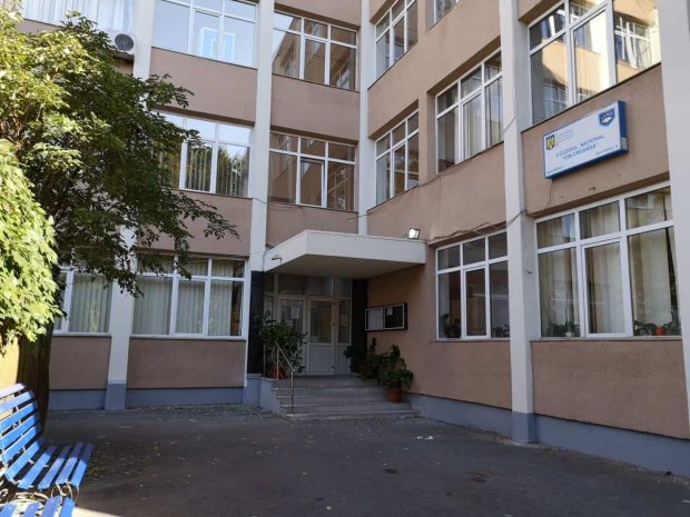 Procurorii cer arestarea elevului care şi-a înjunghiat profesoara: „A premeditat fapta, s-a interesat despre pedeapsă”