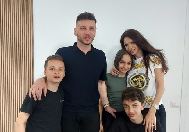 Cristina Spătar, prima fotografie alături de fiul soțului ei. Au pozat ca o adevărată familie