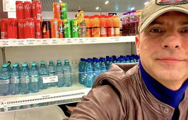 Dan Negru, despre prețul apei plate pe Aeroportul Otopeni: „Bișnițarii care mi-au vândut-o, români și ei…”
