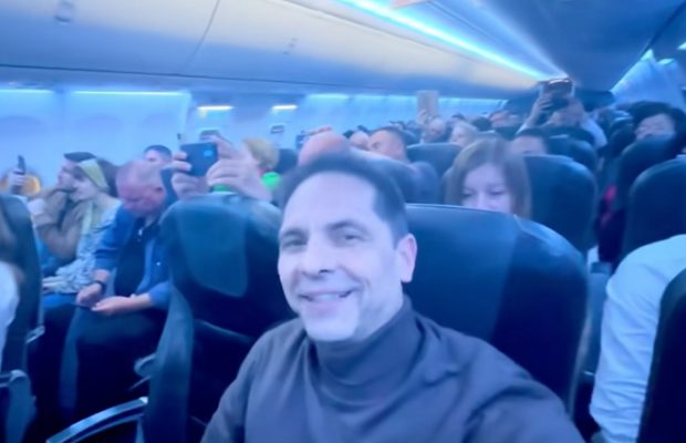 Dan Negru a filmat în avionul care venea de la Ierusalim și în care se cânta „Hristos a înviat din morți!”, în timpul aterizării pe aeroportul Otopeni