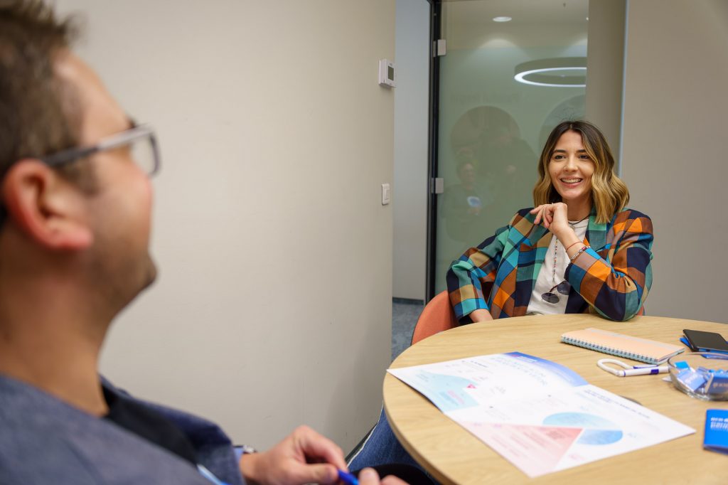 Trei ponturi de inteligență financiară de la Flavia Andrei, antreprenoare: fă-ți un plan cu obiective clare, învață tendințele, investește