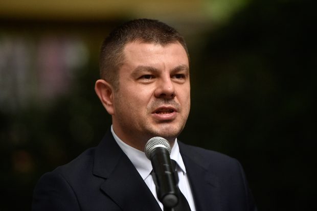 EFECTELE POLITIZĂRII: De la Cornel Dinu, Gațu și Bellu, secretar de stat la sport este Flavius Sirop, un politician PNL, venit de la o firmă de șaorma. „Aveam și piept de pui și salată”