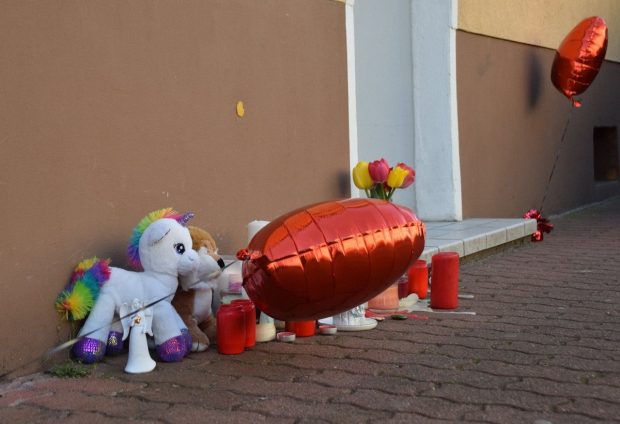 Doi frați de 7 și 9 ani au fost găsiți morți în Duminica Paștelui, în apartamentul în care locuiau, în Germania. Mama lor a fost arestată