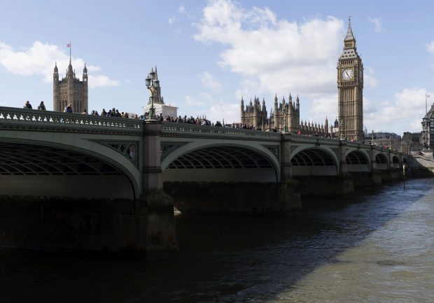 Peste 100 de gardieni nepalezi, care au protejat personalul ambasadei britanice în Afganistan, deportați în secret de Londra