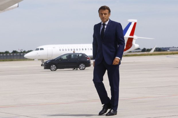 Emmanuel Macron, escală pe Aeroportul Otopeni la întoarcerea din China în Franța