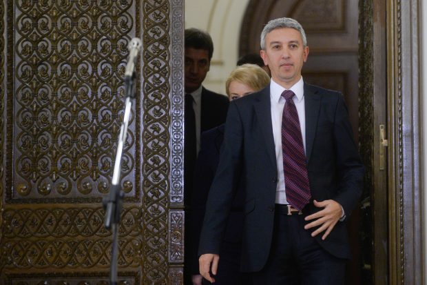 Dan Diaconescu scapă de arestul la domiciliu în dosarul în care este acuzat de acte sexuale cu minore