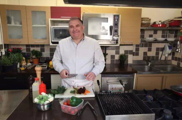 Horia Vârlan, secrete pentru cele mai gustoase preparate de Paște. Cum faci cozonac pufos, pasca delicioasă și friptura de miel