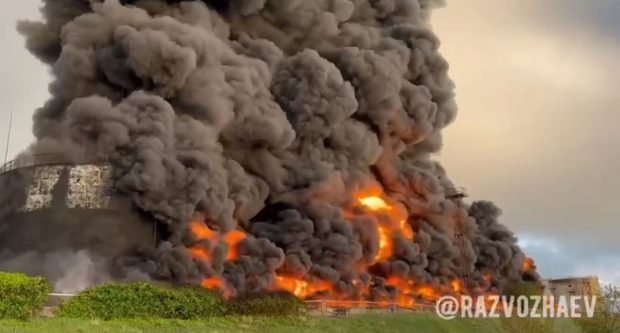 LIVETEXT Război în Ucraina, ziua 430 | Incendiu puternic la un depozit de combustibil din Crimea. Moscova acuză lovitura unei drone