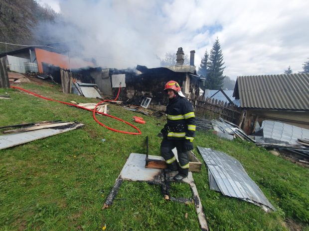 Incendiu la Mănăstirea Tarnița din județul Vrancea. Pompierii au intervenit cu două echipaje