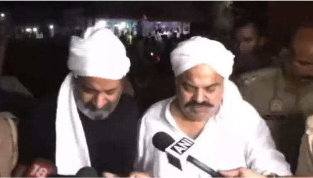 Un fost politician din India și fratele său au fost împușcați mortal în direct la televizor