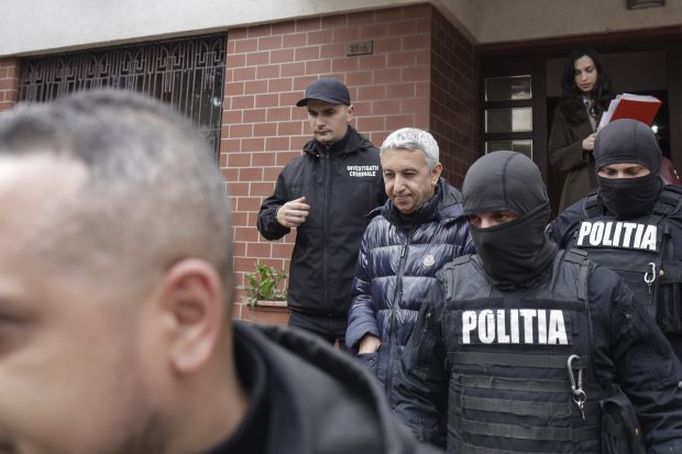 Dan Diaconescu, reținut pentru 24 de ore, după acuzația de act sexual cu minore