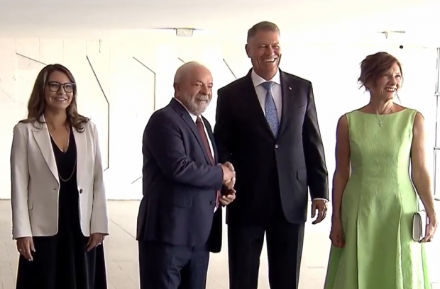 Klaus Iohannis a ajuns în Brazilia. Președintele, primit de omologul său Lula da Silva