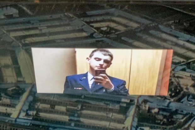 „Accesul la unele informații clasificate e năucitor de larg”. Cum poate ajunge un tânăr dintr-o unitate militară obscură să dezvăluie secretele SUA