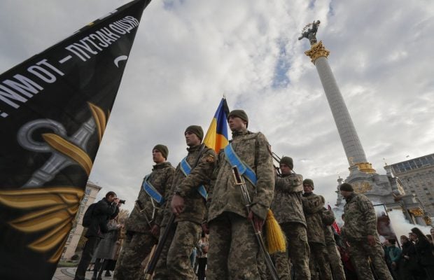 După mai bine de un an de război, Kievul se chinuie să recruteze noi soldați, pe măsură ce unii ucraineni încearcă să evite lupta