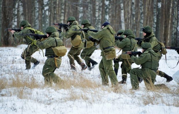 Un regiment de elită rusesc a fost decimat în războiul din Ucraina. Cum a reacționat comunitatea din orașul soldaților