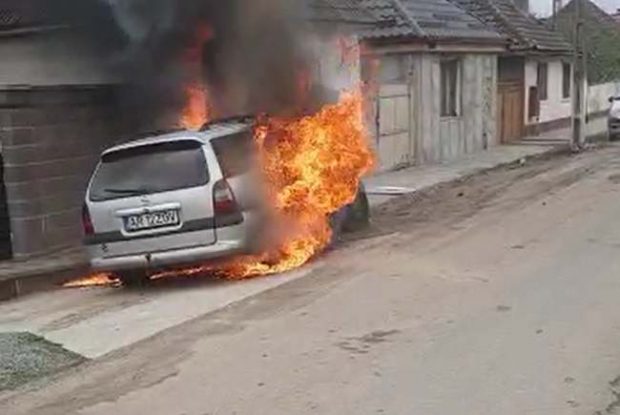 A vrut să golească rezervorul de benzină dându-i gaură cu bormașina, autoturismul a luat foc, la Arad
