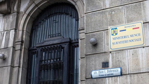 Cât trebuie să plătească angajații de la Ministerul Muncii pentru petrecerea de final de an dată în cinstea lor