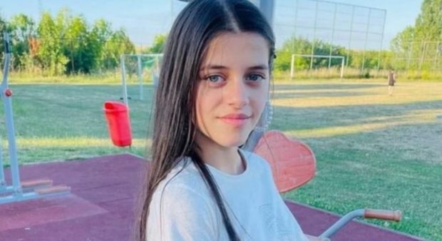 O adolescentă de 15 ani din Cluj a dispărut de acasă. Poliţia cere ajutorul populaţiei pentru găsirea minorei