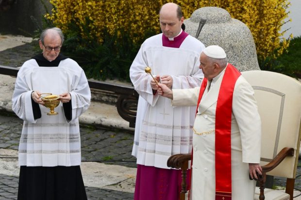 VIDEO LIVE | Papa Francisc conduce acum slujba de Florii de la Vatican, la o zi după ce a fost externat